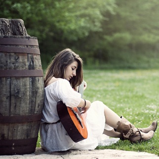 girl-with-guiter-dp-pic-for-whatsapp